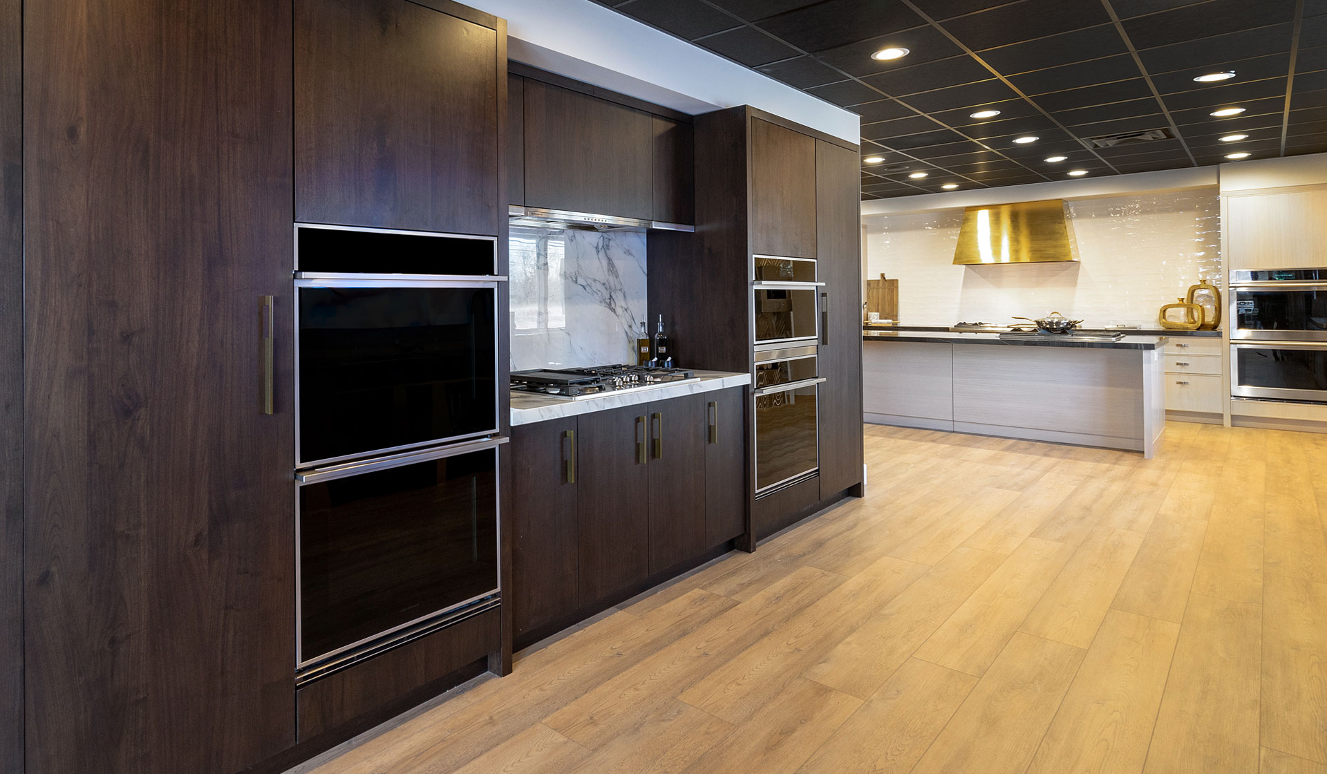 Wall Ovens Cooktop Vignette